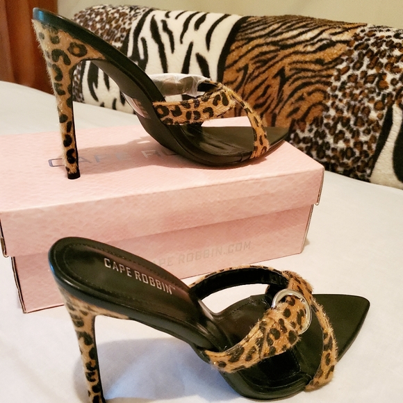 SANDALS - Picture 3 of 3